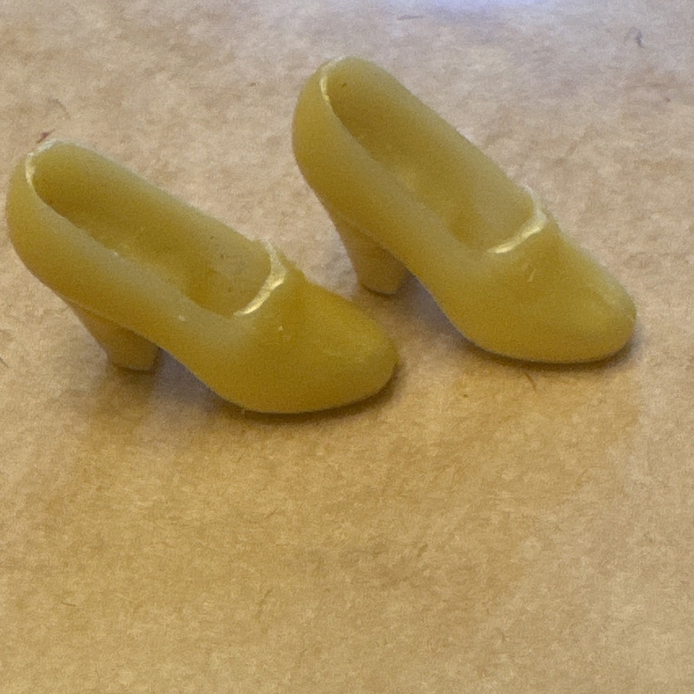 Barbie Gold Pilgrim Style Chunky Heel Mod Fashion Doll Shoes